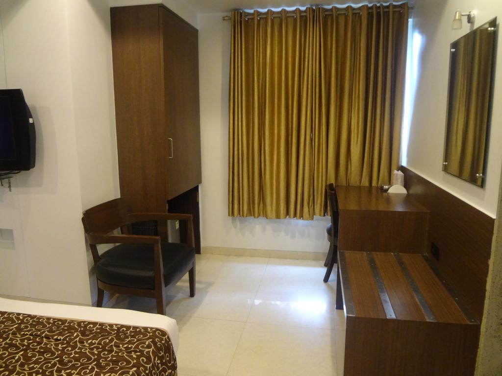 Hotel Adi Nagpur Buitenkant foto
