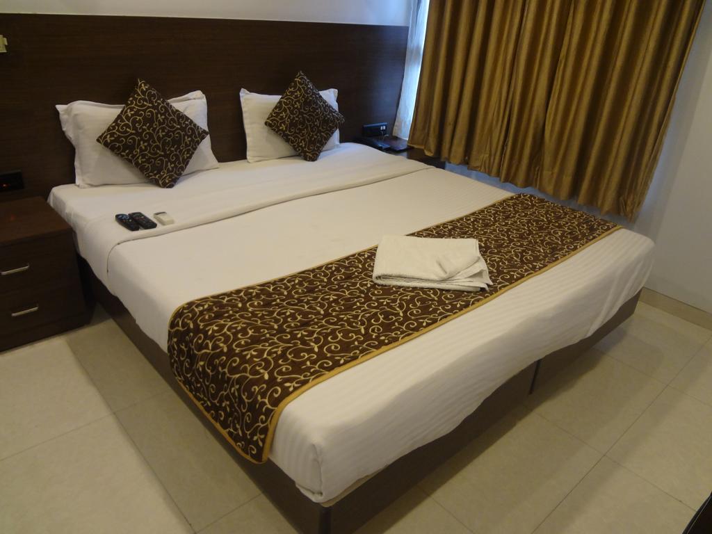 Hotel Adi Nagpur Buitenkant foto