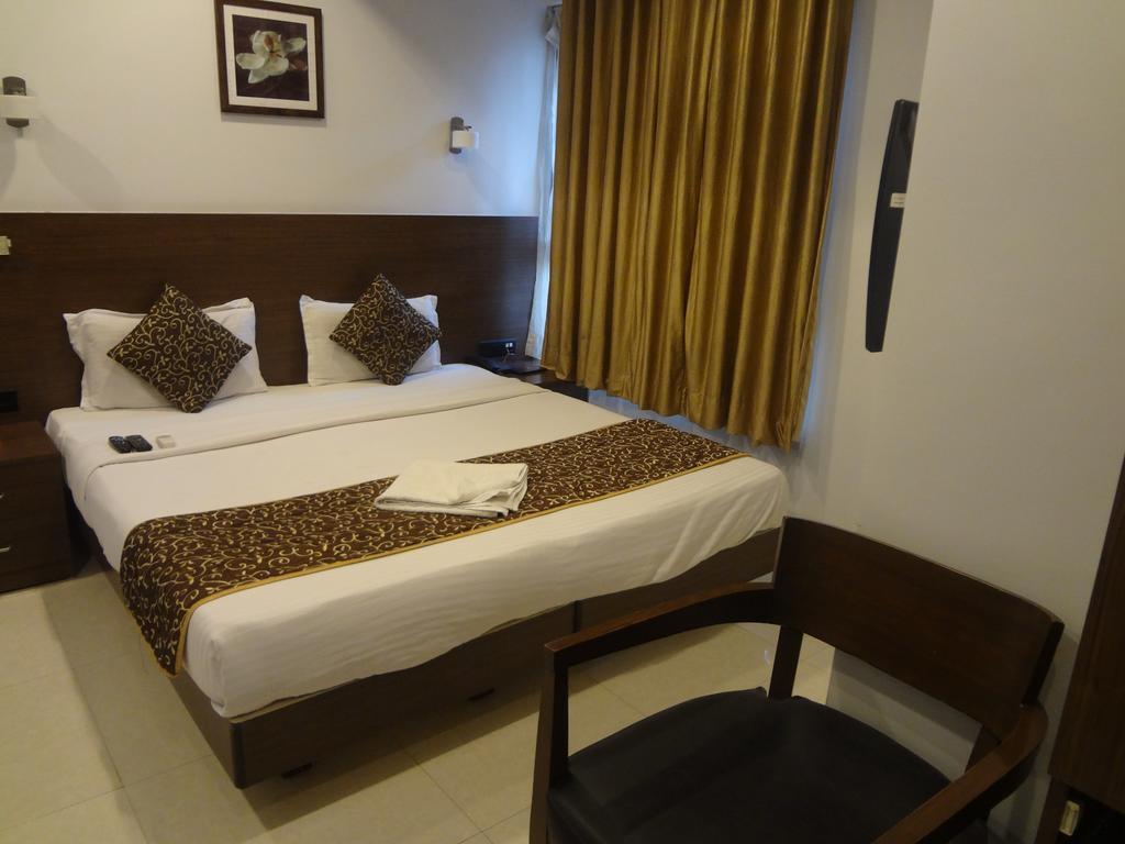 Hotel Adi Nagpur Buitenkant foto