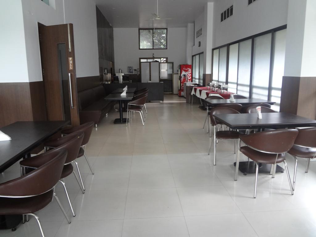 Hotel Adi Nagpur Buitenkant foto