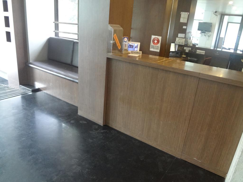 Hotel Adi Nagpur Buitenkant foto
