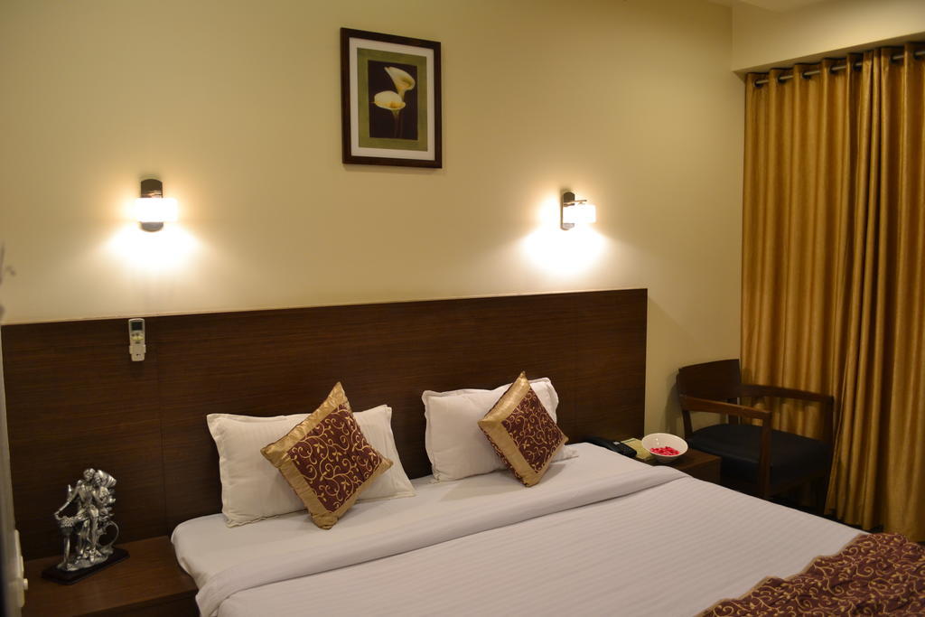 Hotel Adi Nagpur Buitenkant foto