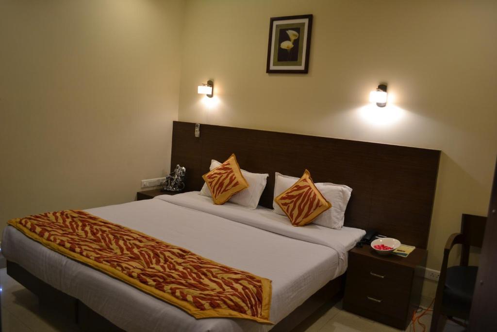 Hotel Adi Nagpur Buitenkant foto