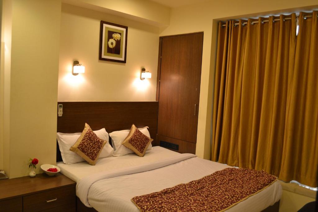 Hotel Adi Nagpur Buitenkant foto
