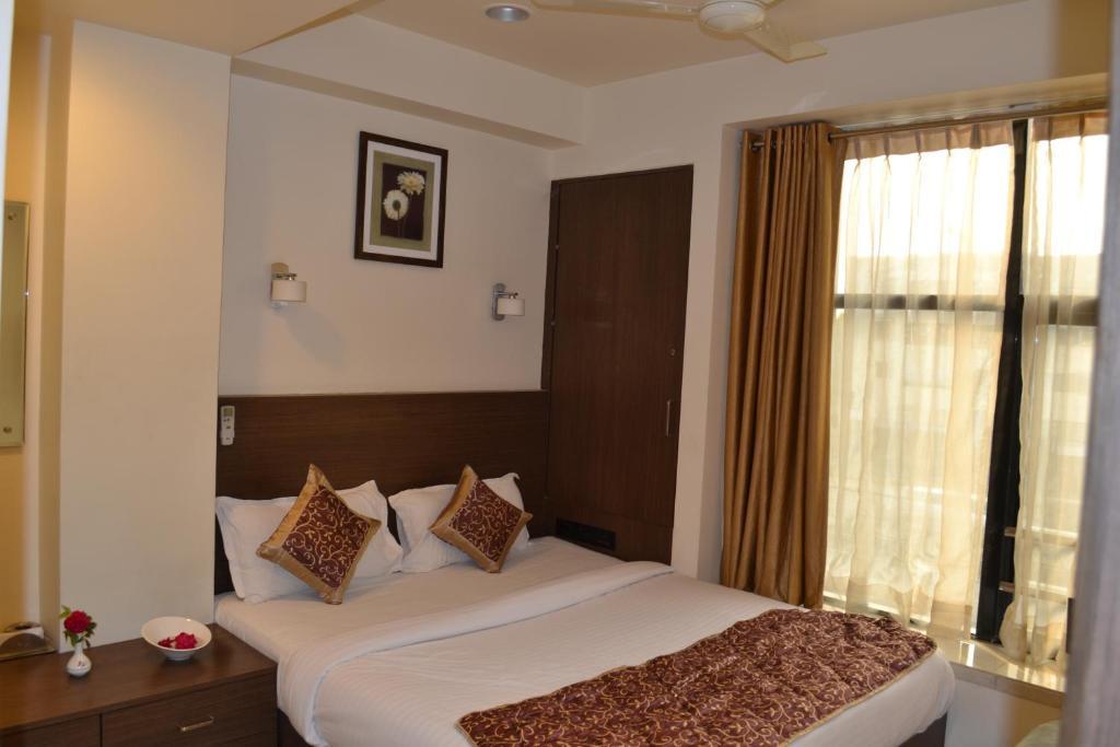 Hotel Adi Nagpur Buitenkant foto