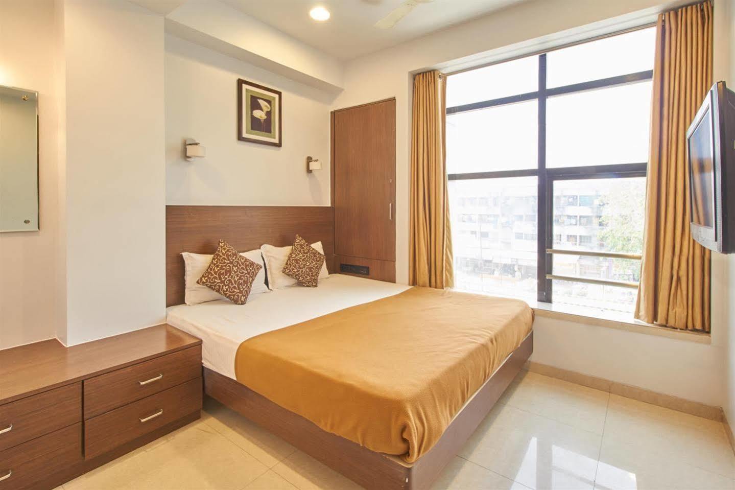 Hotel Adi Nagpur Buitenkant foto