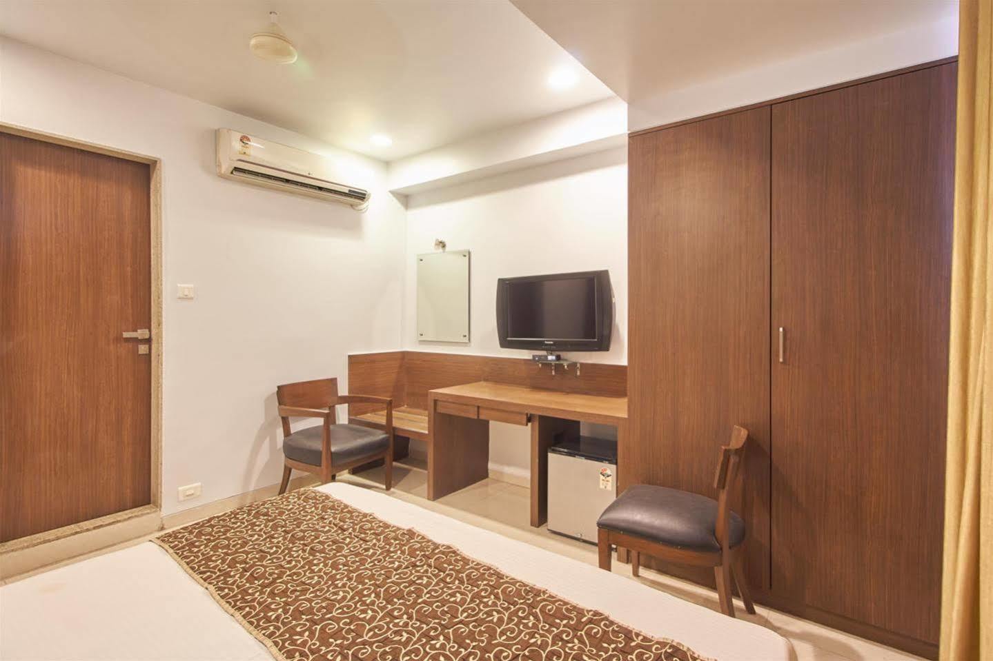 Hotel Adi Nagpur Buitenkant foto