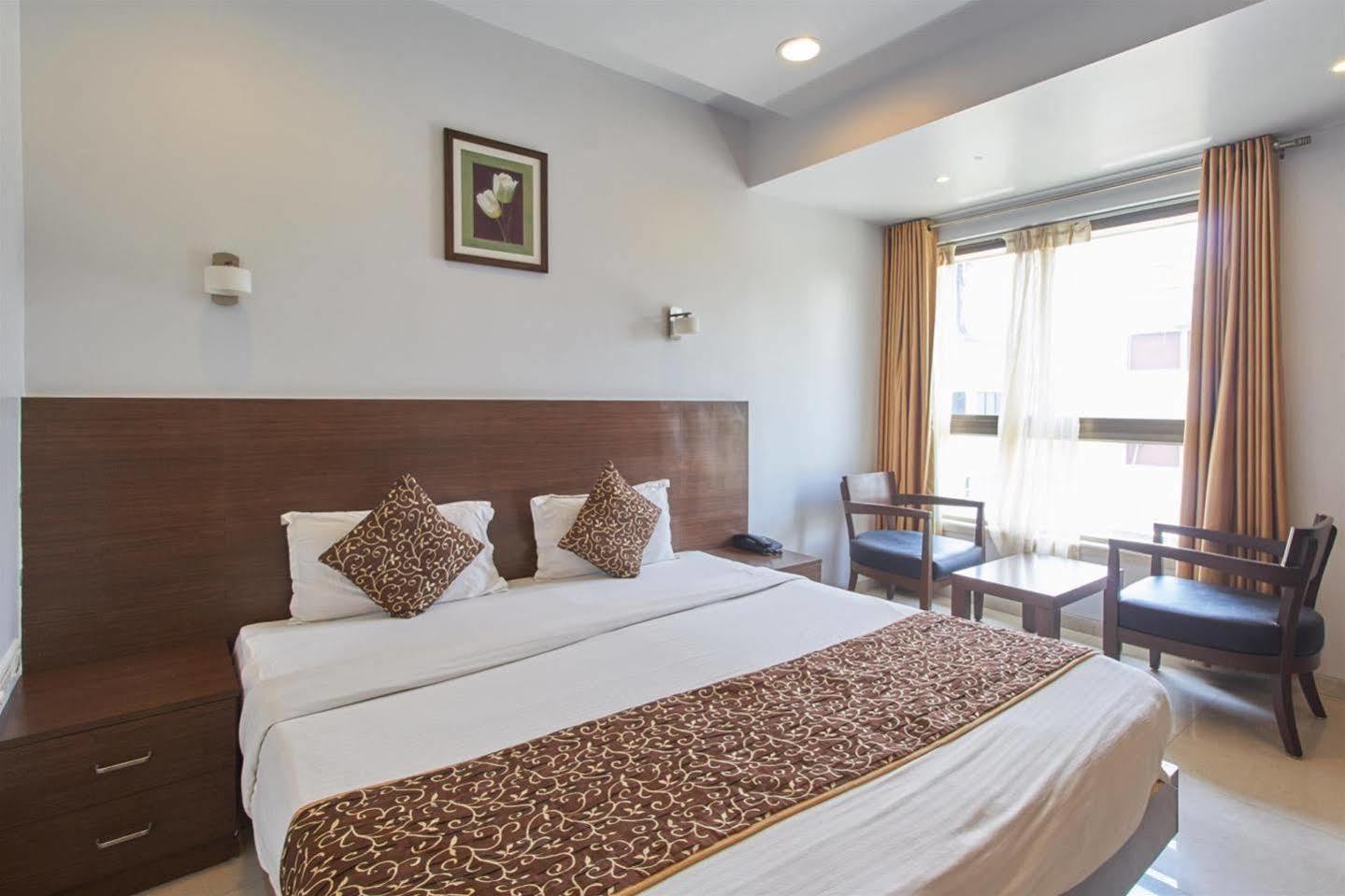 Hotel Adi Nagpur Buitenkant foto