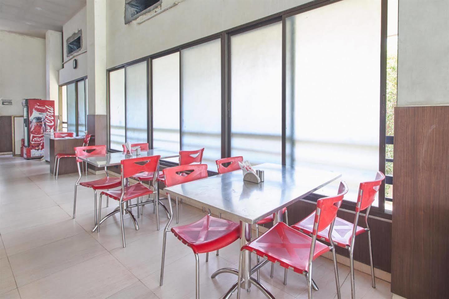 Hotel Adi Nagpur Buitenkant foto
